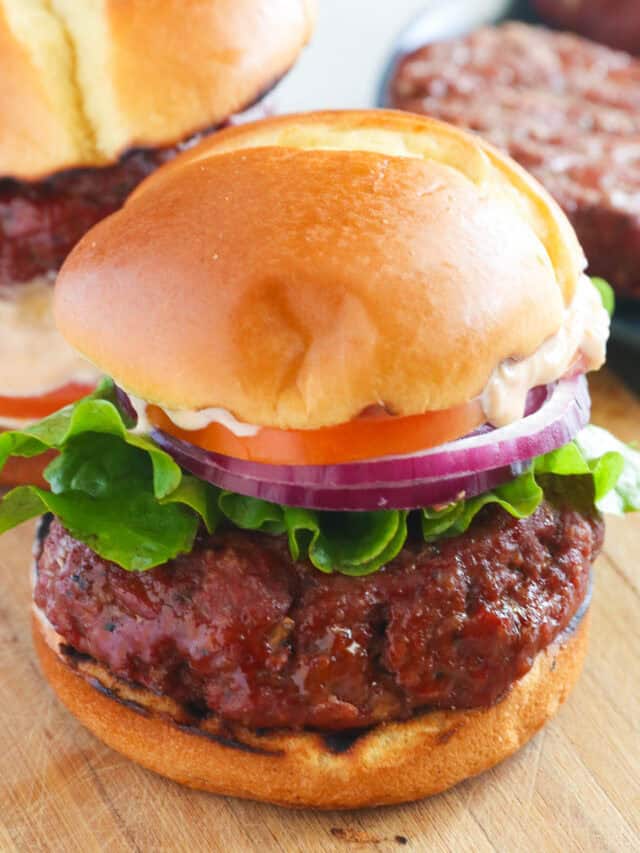 How to Make Juicy Smoked Burgers